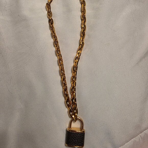 Brand new gold chain lock necklace - Picture 1 of 3